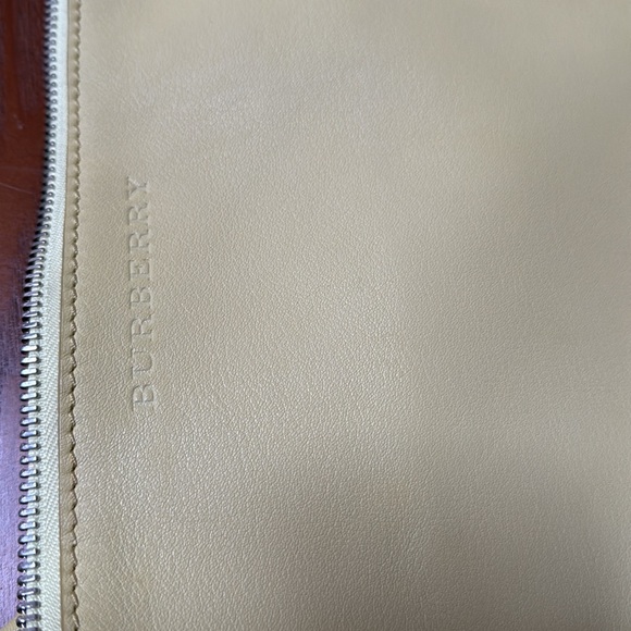 Burberry classic edition bag, yellow and silver mint condition - Picture 5 of 6